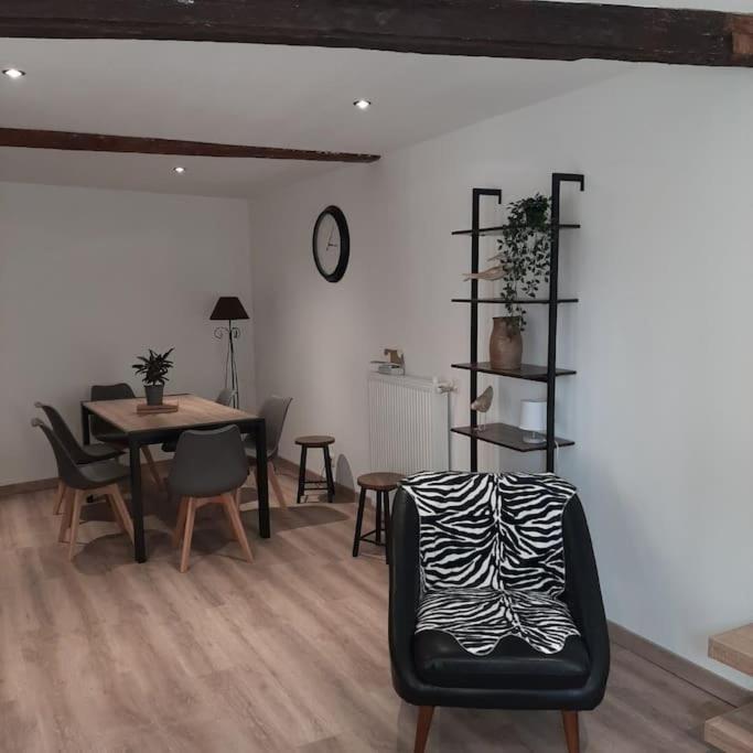 Maison De Ville Vic-le-Comte Buitenkant foto
